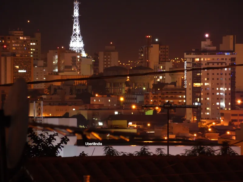 Vista do centro de Uberlândia à noite